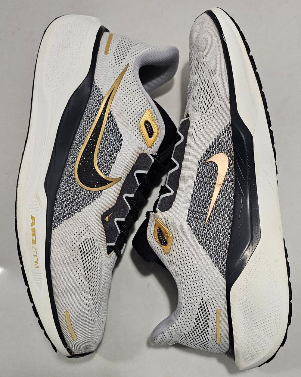Nike Pegasus Premium Air Zoom Running Shoes White Gold Black Men’s US 12 HQ3220-